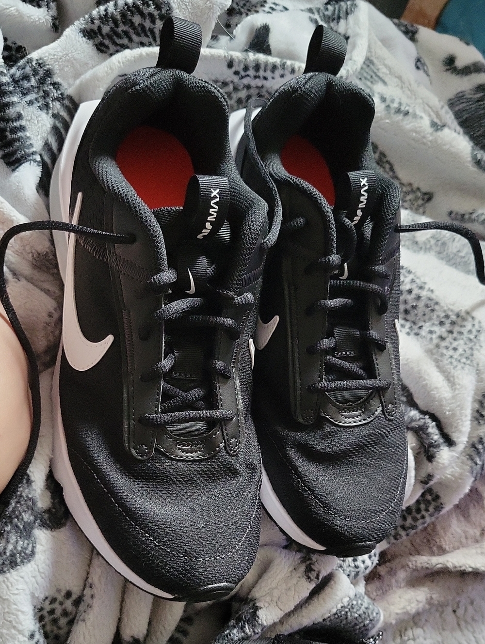 NIKE AIR MAX size 7Y Like New No Box